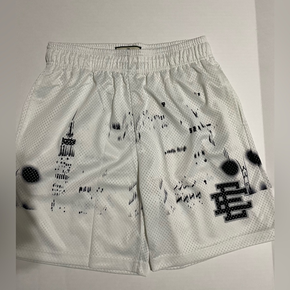 Eric Emanuel Shorts XL White Skyline